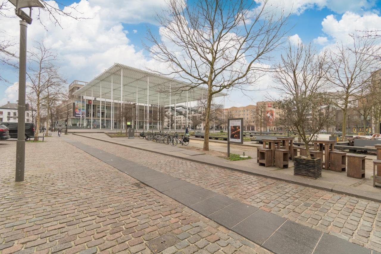 Between The Theaters Of Antwerp Antuérpia Exterior foto